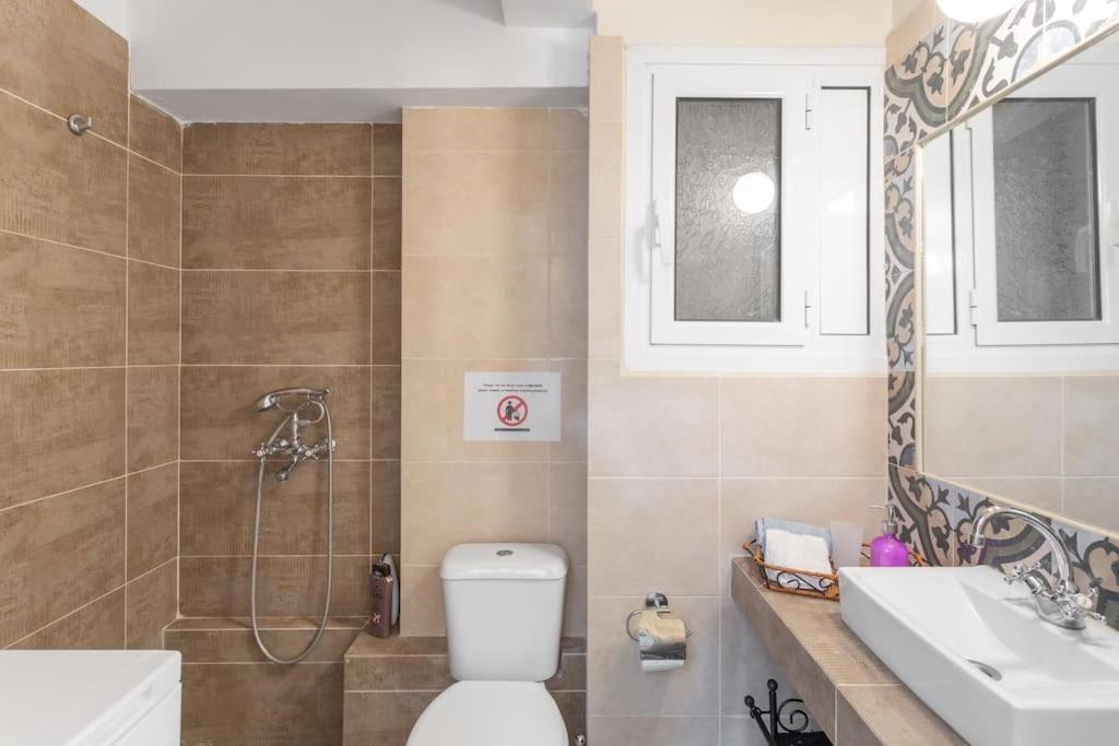 Charming Apartment In Varkiza Buitenkant foto