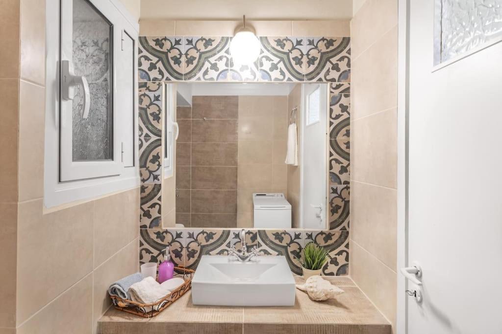 Charming Apartment In Varkiza Buitenkant foto
